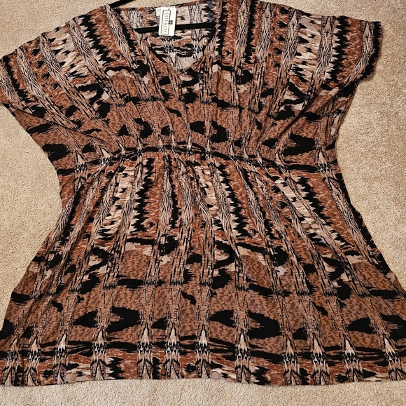Brand new with tags dress with cinched waist in size Medium - Picture 3 of 4